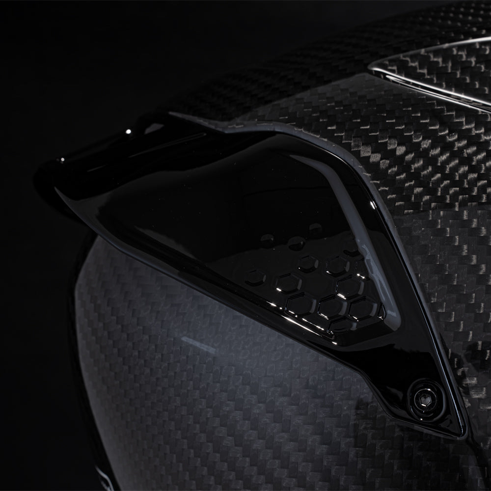 D.O.T. & ECE Daytona C6- Grey Carbon Fiber